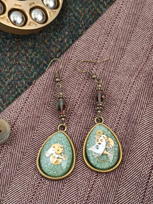 Boucles d'oreilles pendantes Steampunk gouttes vert clair - Perles verre tchèque 5cm