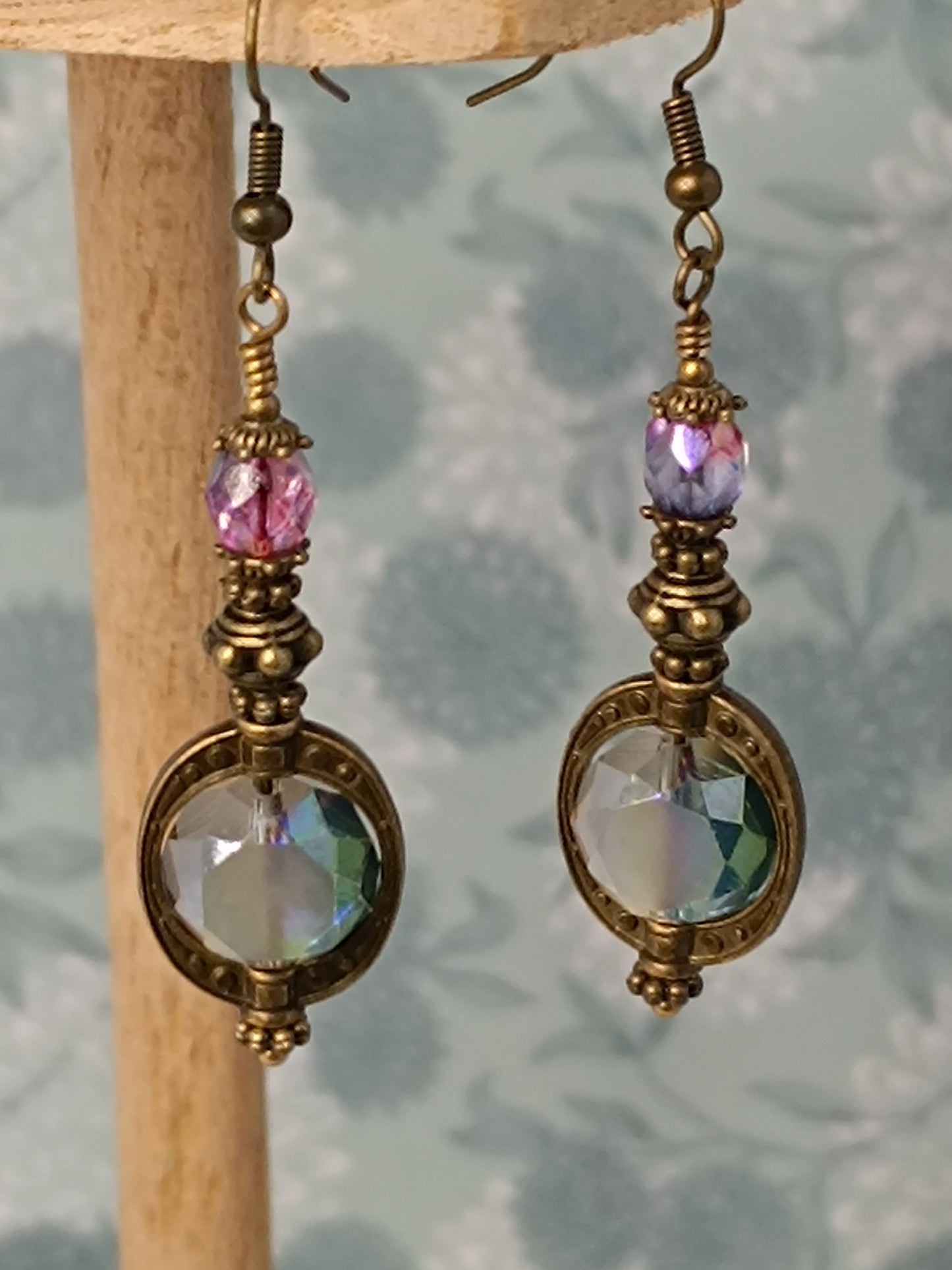 Boucles d'Oreilles Pendantes Bohème Perle Saturne - Création Artisanale