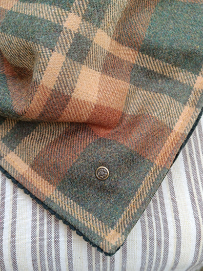 Tour de cou tartan écossais d'automne doublé de velours côtelé bouton celtique