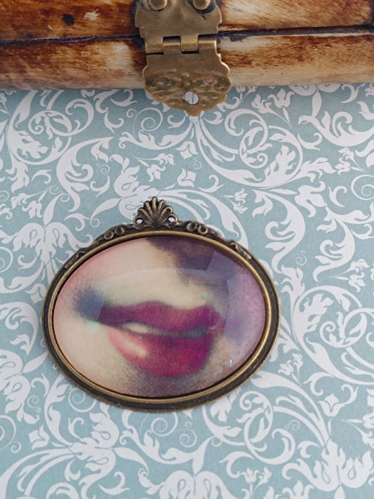 Broche cabochon verre bouche, original style cabinet de curiosités victorien