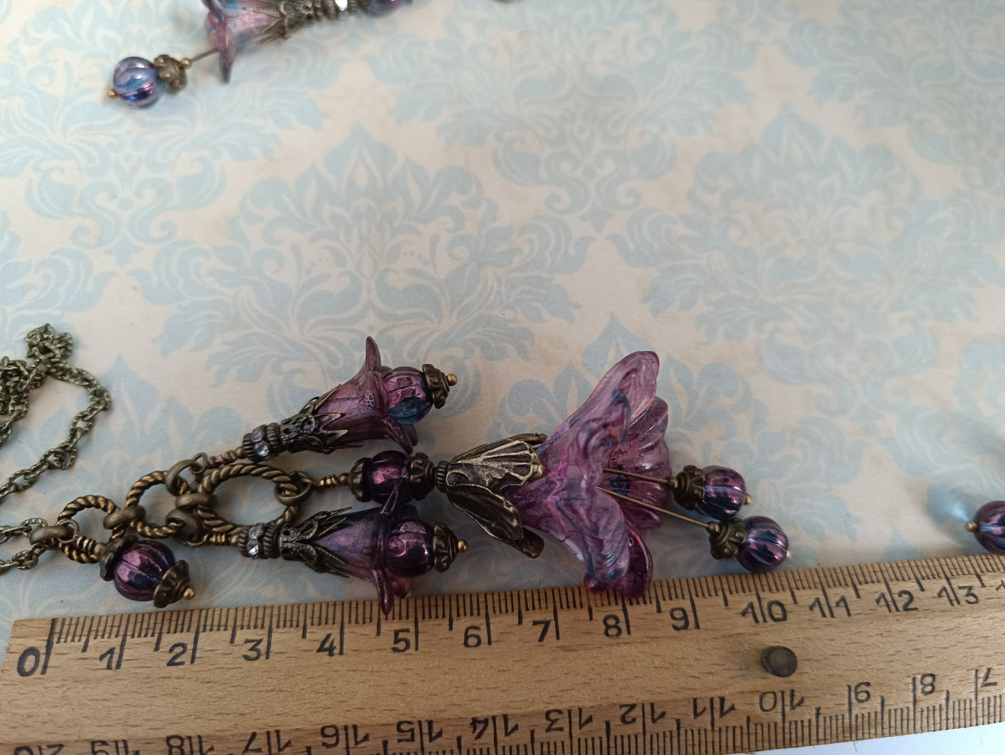 Parure “Fleurs Féeriques” – Collier & boucles d’oreilles assorties