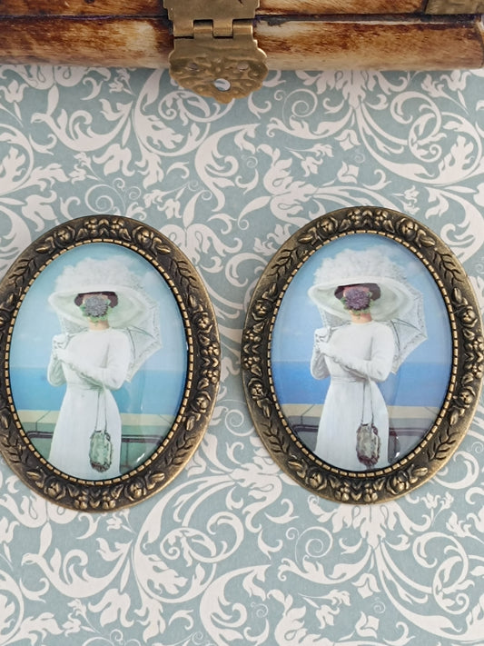 Broche cabochon verre – Illustration René Magritte