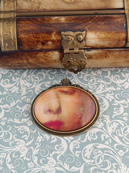Broche cabochon verre bouche, original style cabinet de curiosités victorien