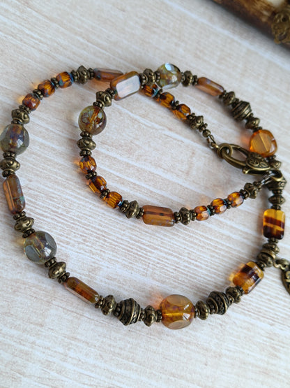 Collier artisanal câblé – Style bohème mystique corbeau