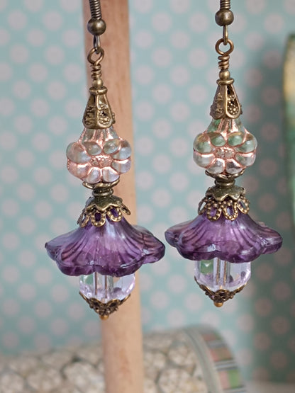 Boucles d'oreilles fleurs améthyste et fleurets verts