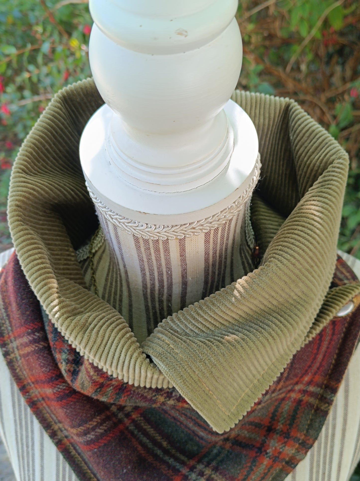 Tour de cou tartan écossais doublé velours côtelé bouton vintage métal nacre