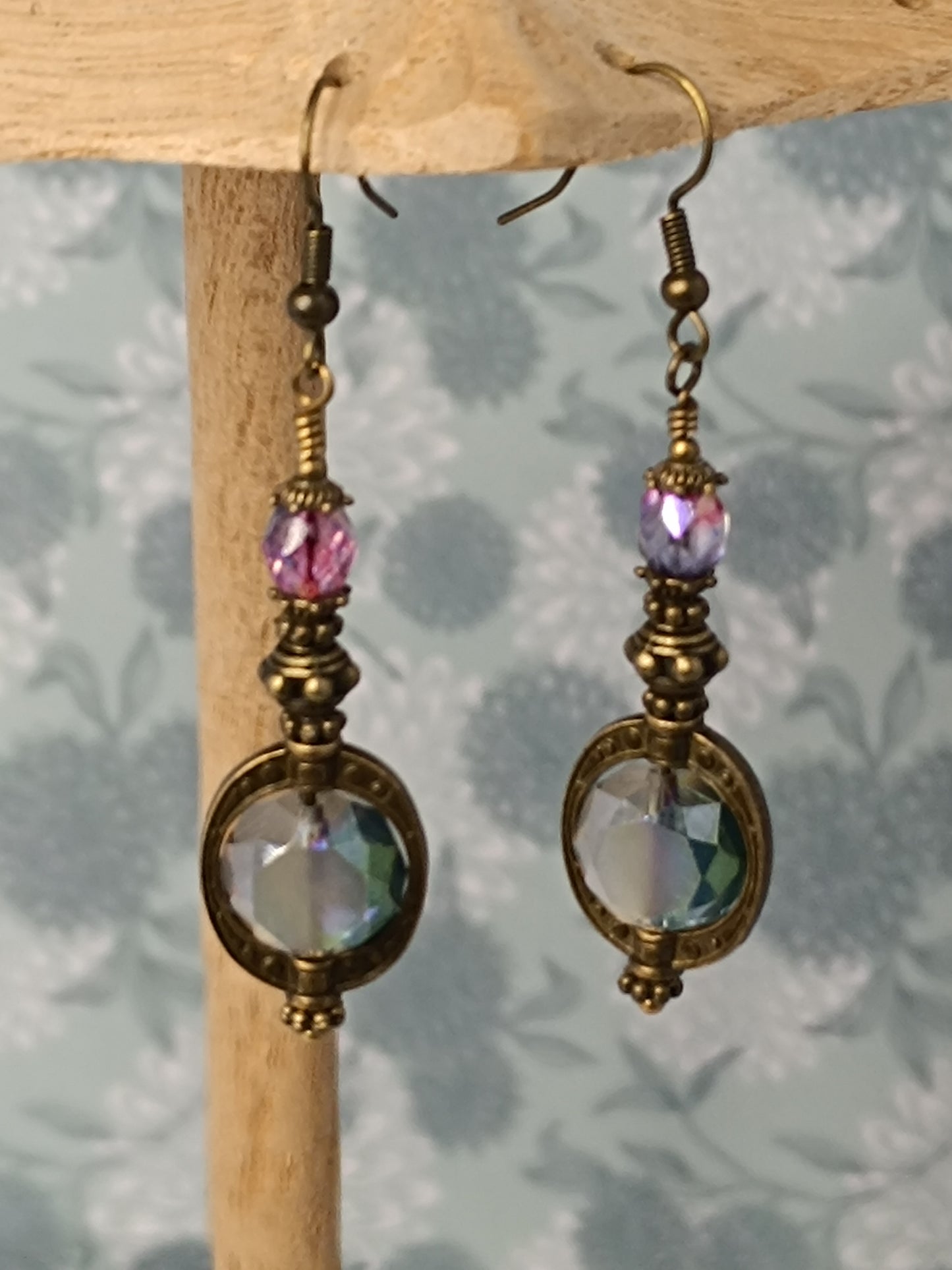 Boucles d'Oreilles Pendantes Bohème Perle Saturne - Création Artisanale