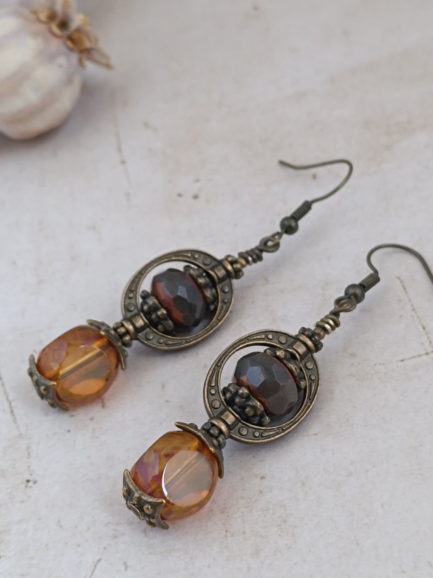 Boucles Oreilles Pendantes Dark Academia Verre Tchèque Bronze Antique