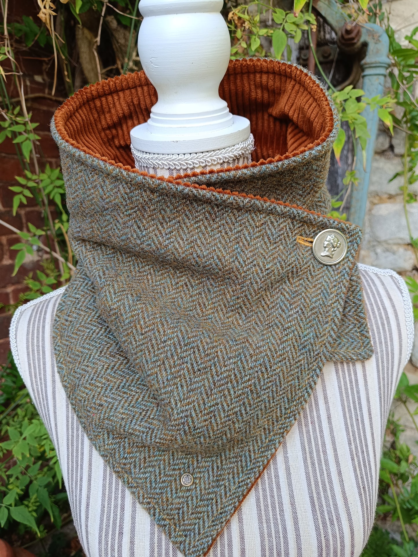 Tour de Cou Tweed Celtique Bleu Doré Velours Côtelé Marron Roux Bouton Vintage portrait de femme Fabrication Française