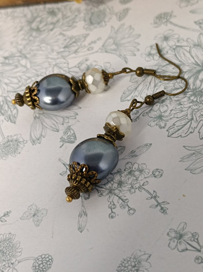 Boucles d'Oreilles Perles Rondes Précieuses - Verre Tchèque Nacré Bronze
