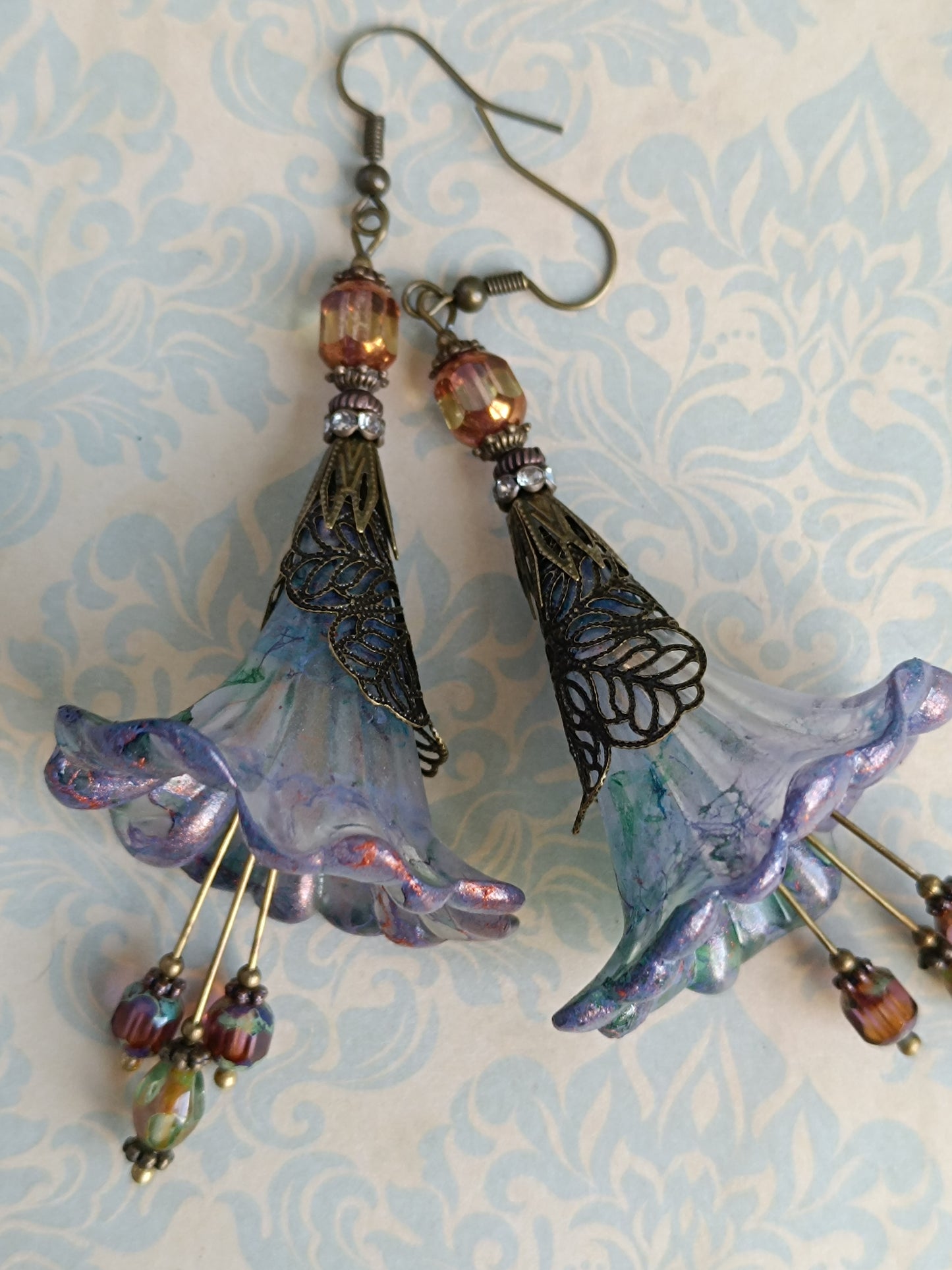 Boucles d'Oreilles Fleur Trompette mélancolique printanière