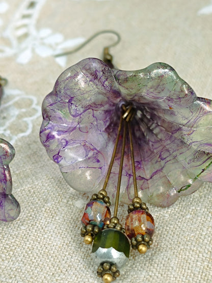 Boucles d'Oreilles Pendantes Féeriques Vertes et Violettes Fleurs Acrylique Perles Verre Tchèque XXL