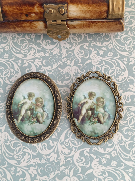 Broche illustration angelots – style classique et poétique